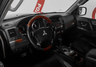 Подержанный автомобиль Mitsubishi Pajero 2007 года (7 фото)
