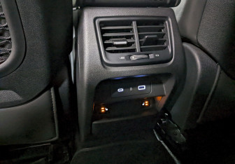 Подержанный автомобиль Geely Tugella 2023 года (16 фото)