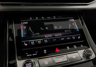 Подержанный автомобиль Audi Q8 2021 года (22 фото)