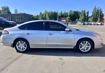Подержанный автомобиль Nissan Teana 2011 года (4 фото)
