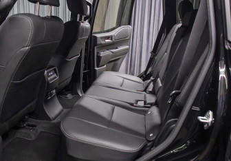 Подержанный автомобиль Toyota Land Cruiser Prado 2024 года (14 фото)