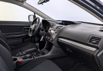 Подержанный автомобиль Subaru XV 2012 года (11 фото)