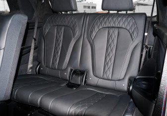 Подержанный автомобиль BMW X7 2023 года (15 фото)