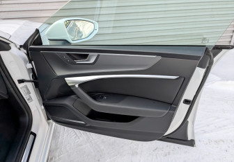 Подержанный автомобиль Audi A7 2022 года (24 фото)