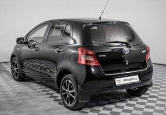 Подержанный автомобиль Toyota Yaris Hatchback 2008 года (7 фото)
