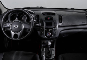 Подержанный автомобиль Kia Cerato Sedan 2009 года (12 фото)