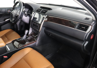 Подержанный автомобиль Toyota Camry Sedan 2017 года (6 фото)