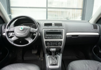 Подержанный автомобиль Skoda Octavia Wagon 2009 года (12 фото)