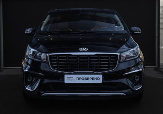 Подержанный автомобиль Kia Carnival 2020 года (2 фото)