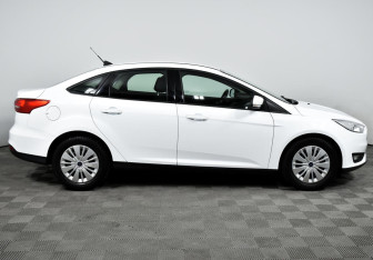 Подержанный автомобиль Ford Focus Sedan 2019 года (4 фото)