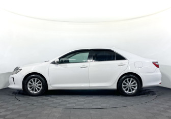 Подержанный автомобиль Toyota Camry Sedan 2017 года (8 фото)