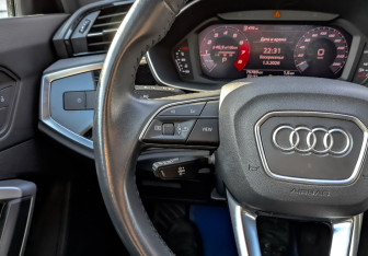 Подержанный автомобиль Audi Q3 2019 года (28 фото)