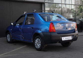 Подержанный автомобиль Renault Logan Sedan 2009 года (7 фото)
