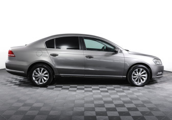 Подержанный автомобиль Volkswagen Passat Sedan 2011 года (4 фото)