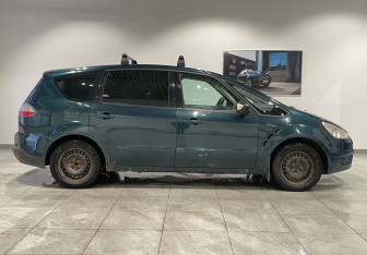 Подержанный автомобиль Ford S-MAX 2006 года (4 фото)