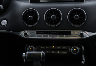 Подержанный автомобиль Kia Stinger 2019 года (14 фото)