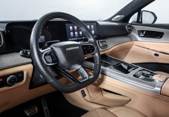 Подержанный автомобиль Jaecoo J8 2024 года (14 фото)