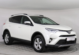 Подержанный автомобиль Toyota RAV4 2017 года (3 фото)
