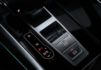 Подержанный автомобиль Audi Q8 2019 года (19 фото)