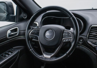 Подержанный автомобиль Jeep Grand Cherokee 2020 года (15 фото)