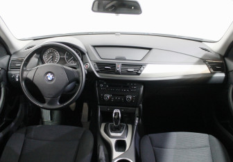 Подержанный автомобиль BMW X1 2013 года (6 фото)