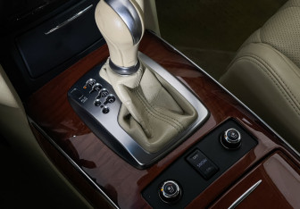 Подержанный автомобиль Infiniti QX70 2014 года (18 фото)