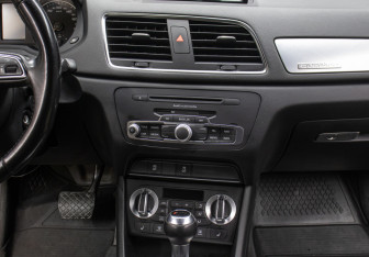 Подержанный автомобиль Audi Q3 2012 года (15 фото)