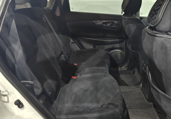 Подержанный автомобиль Nissan X-Trail 2015 года (10 фото)