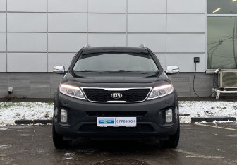 Подержанный автомобиль Kia Sorento 2013 года (2 фото)