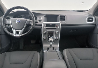 Подержанный автомобиль Volvo S60 2016 года (12 фото)