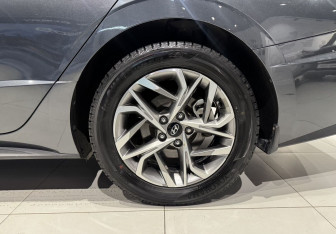 Подержанный автомобиль Hyundai Sonata 2020 года (19 фото)