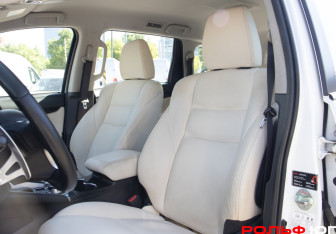 Подержанный автомобиль Mitsubishi Pajero Sport 2019 года (13 фото)