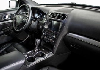 Подержанный автомобиль Ford Explorer 2018 года (11 фото)