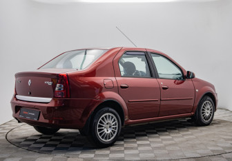 Подержанный автомобиль Renault Logan Sedan 2010 года (5 фото)
