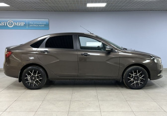 Подержанный автомобиль LADA (ВАЗ) Vesta Sedan 2018 года (4 фото)