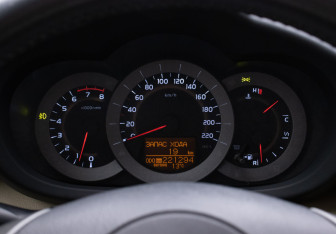 Подержанный автомобиль Toyota RAV4 2011 года (12 фото)