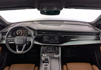 Подержанный автомобиль Audi Q8 2023 года (14 фото)