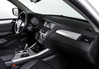 Подержанный автомобиль BMW X3 2013 года (11 фото)