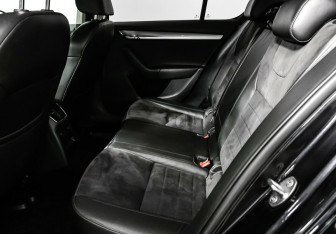 Подержанный автомобиль Skoda Octavia Liftback 2014 года (12 фото)