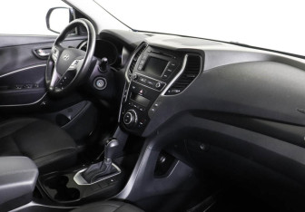 Подержанный автомобиль Hyundai Santa Fe 2017 года (5 фото)