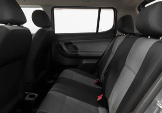 Подержанный автомобиль Skoda Fabia Hatchback 2009 года (10 фото)