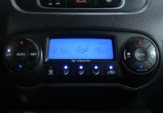 Подержанный автомобиль Hyundai ix35 2010 года (14 фото)