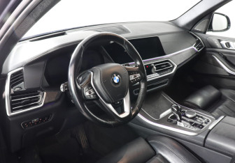 Подержанный автомобиль BMW X5 2019 года (13 фото)