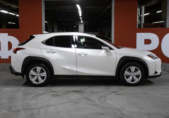 Подержанный автомобиль Lexus UX 2021 года (4 фото)