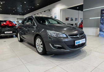 Подержанный автомобиль Opel Astra Hatchback 2013 года (3 фото)