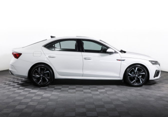 Подержанный автомобиль Skoda Octavia Liftback 2022 года (4 фото)