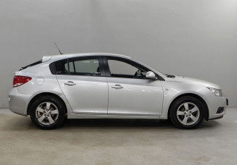 Подержанный автомобиль Chevrolet Cruze Hatchback 2012 года (4 фото)