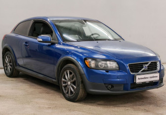 Подержанный автомобиль Volvo C30 2007 года (3 фото)