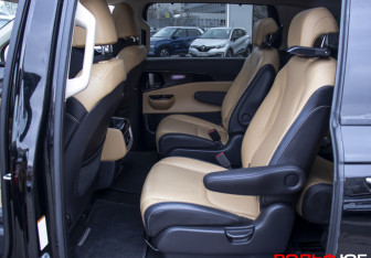 Подержанный автомобиль Kia Carnival 2021 года (10 фото)