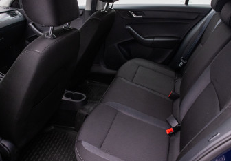 Подержанный автомобиль Skoda Rapid Liftback 2014 года (11 фото)